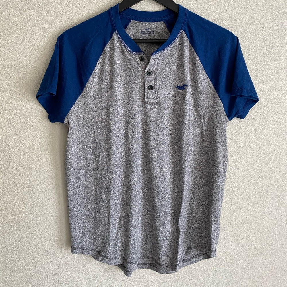 Hollister curved hem tee